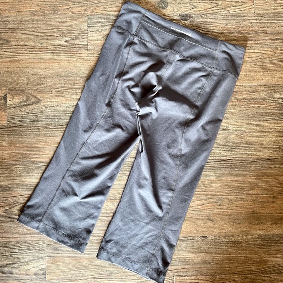 Under Armour All Season Gear capris pants sz S - Picture 3 of 4